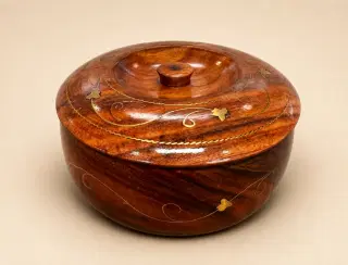 红棕花叶木雕盒 1