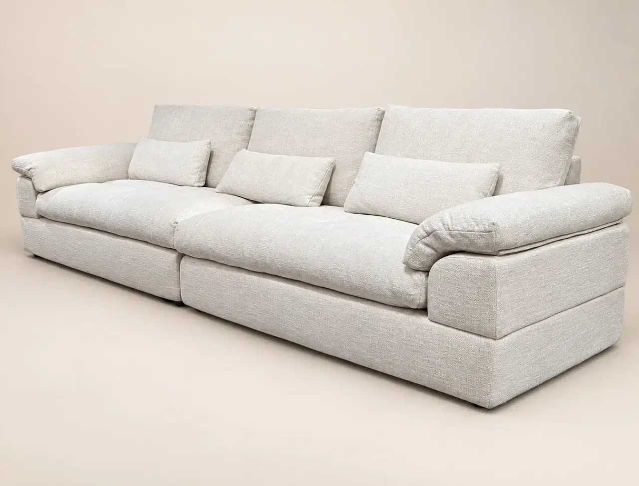 暖白宽座三人沙发
